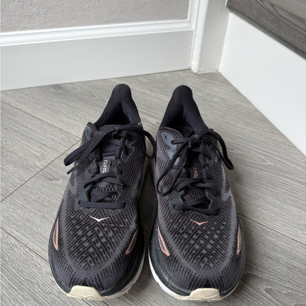Hoka Clifton 9 Black Sneakers size 8